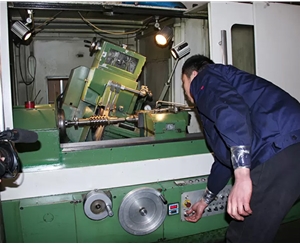 S7732蝸桿磨床，精度可達5級